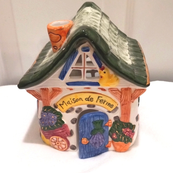 Two Cosy Cottages W/Easter Set Up - Picture 5 of 8